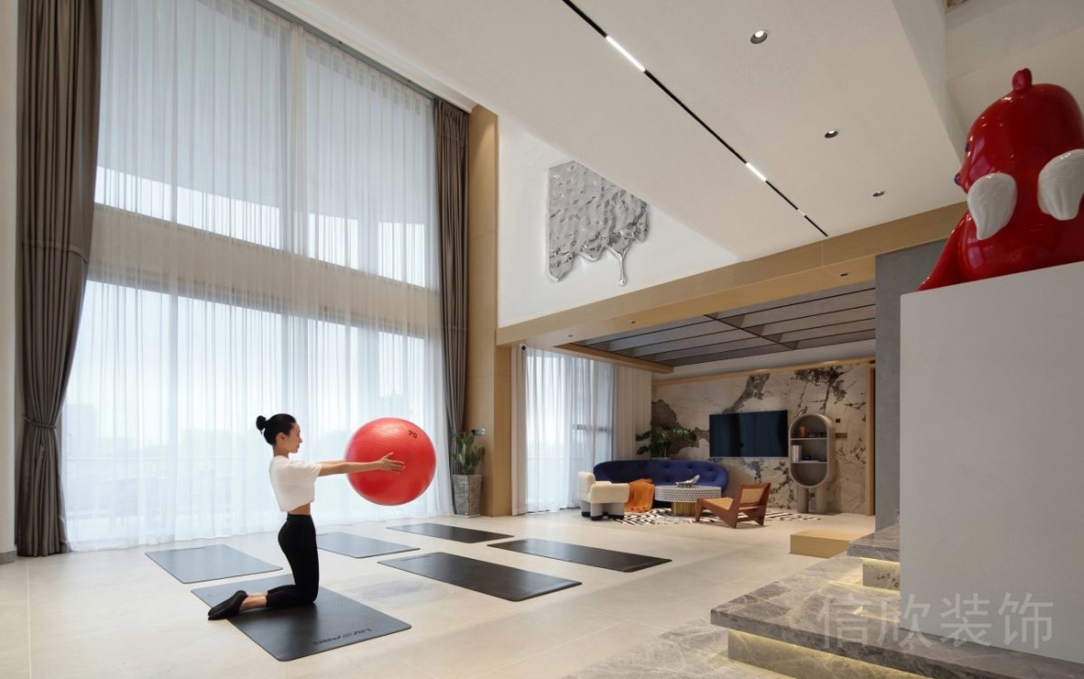 現(xiàn)代簡約風(fēng)瑜伽機構(gòu)木質(zhì)大廳設(shè)計復(fù)式弧形獨立工作室裝修設(shè)計