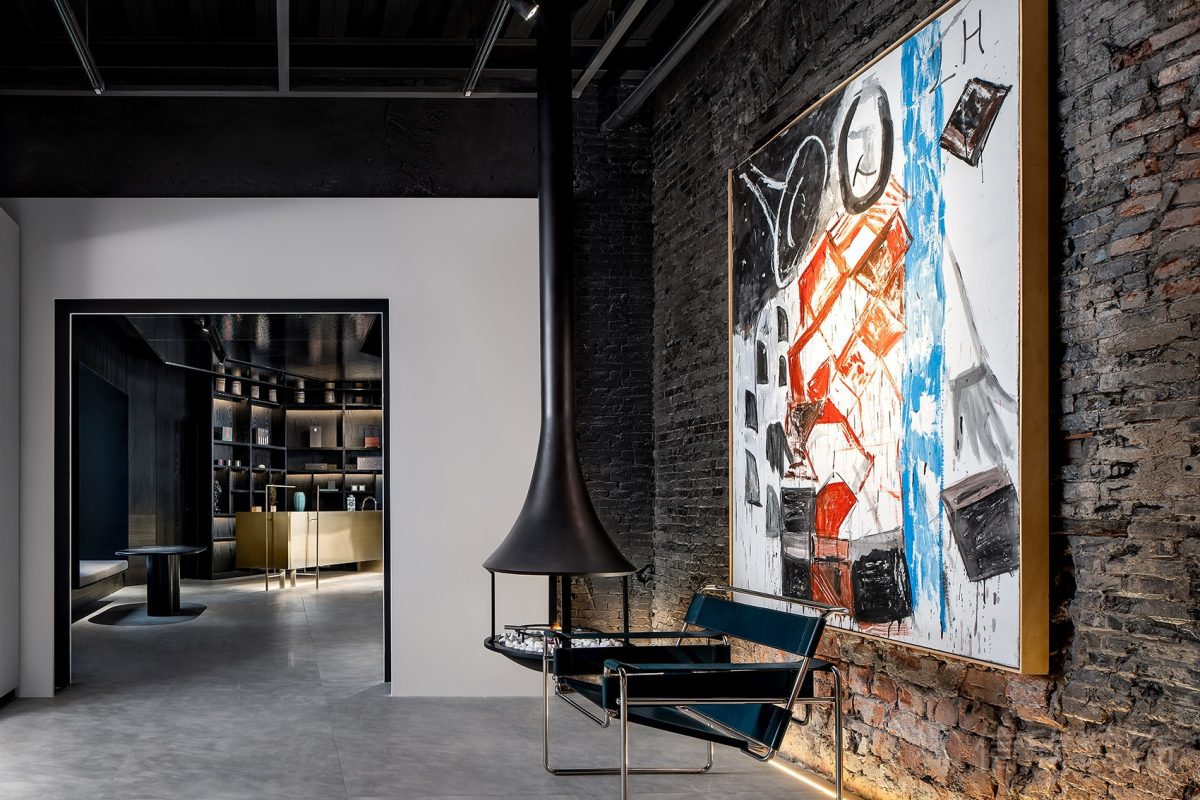 敘利亞風(fēng)墻壁搭配藝術(shù)畫設(shè)計(jì)懸吊式壁爐辦公室休息區(qū)裝修