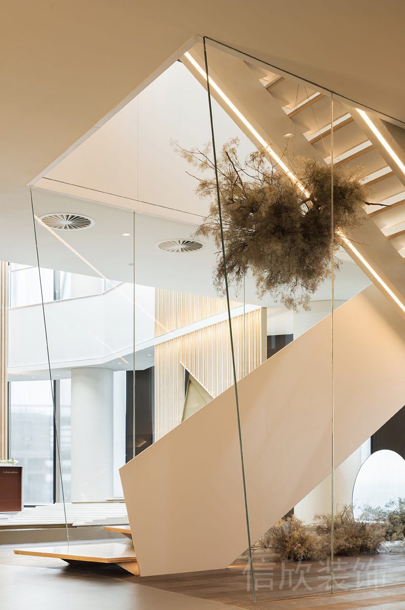 原木風(fēng)裝修玻璃隔斷效果簡(jiǎn)約白色效果