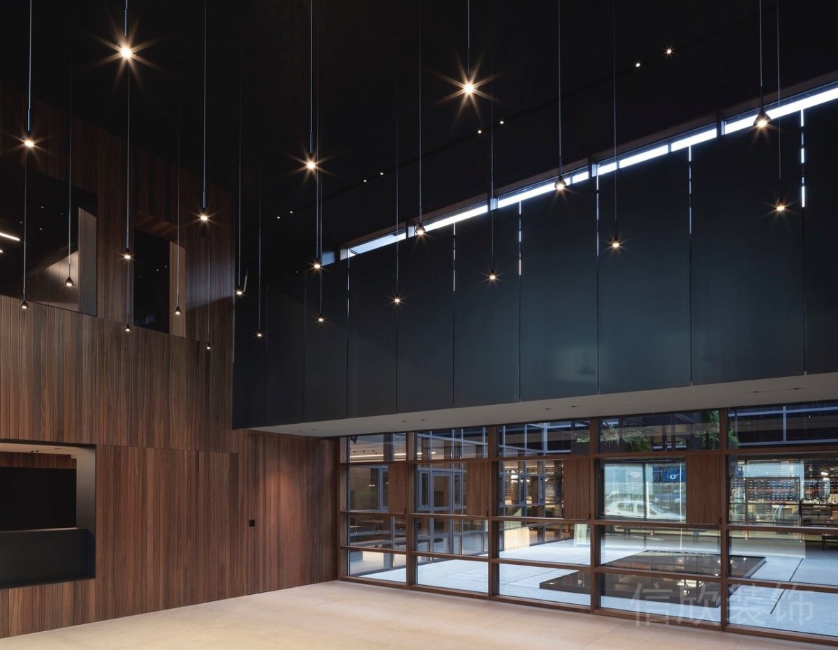 原木墻壁裝修懸吊式射燈設(shè)計(jì)辦公室大廳裝修