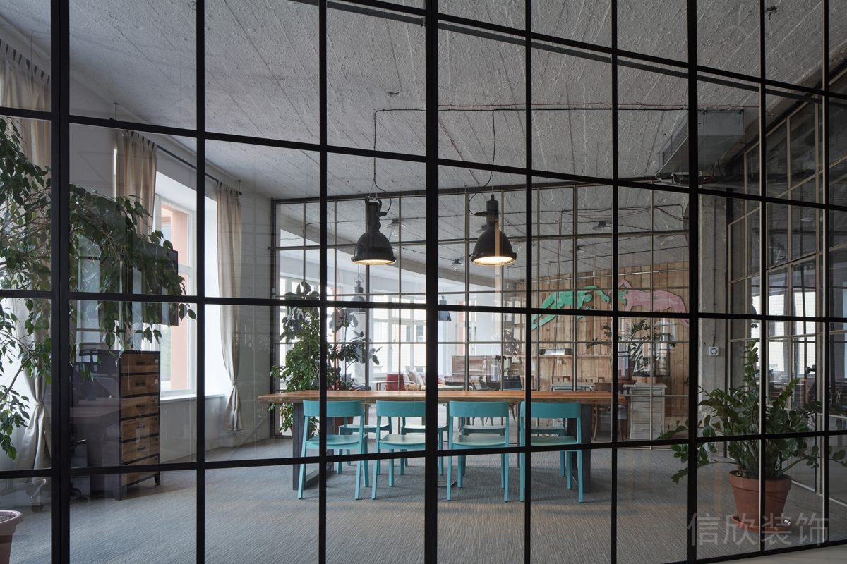 原木桌板不銹鋼桌腳設(shè)計(jì)藍(lán)色不銹鋼極簡風(fēng)座椅設(shè)計(jì)辦公室會(huì)議室裝修設(shè)計(jì)