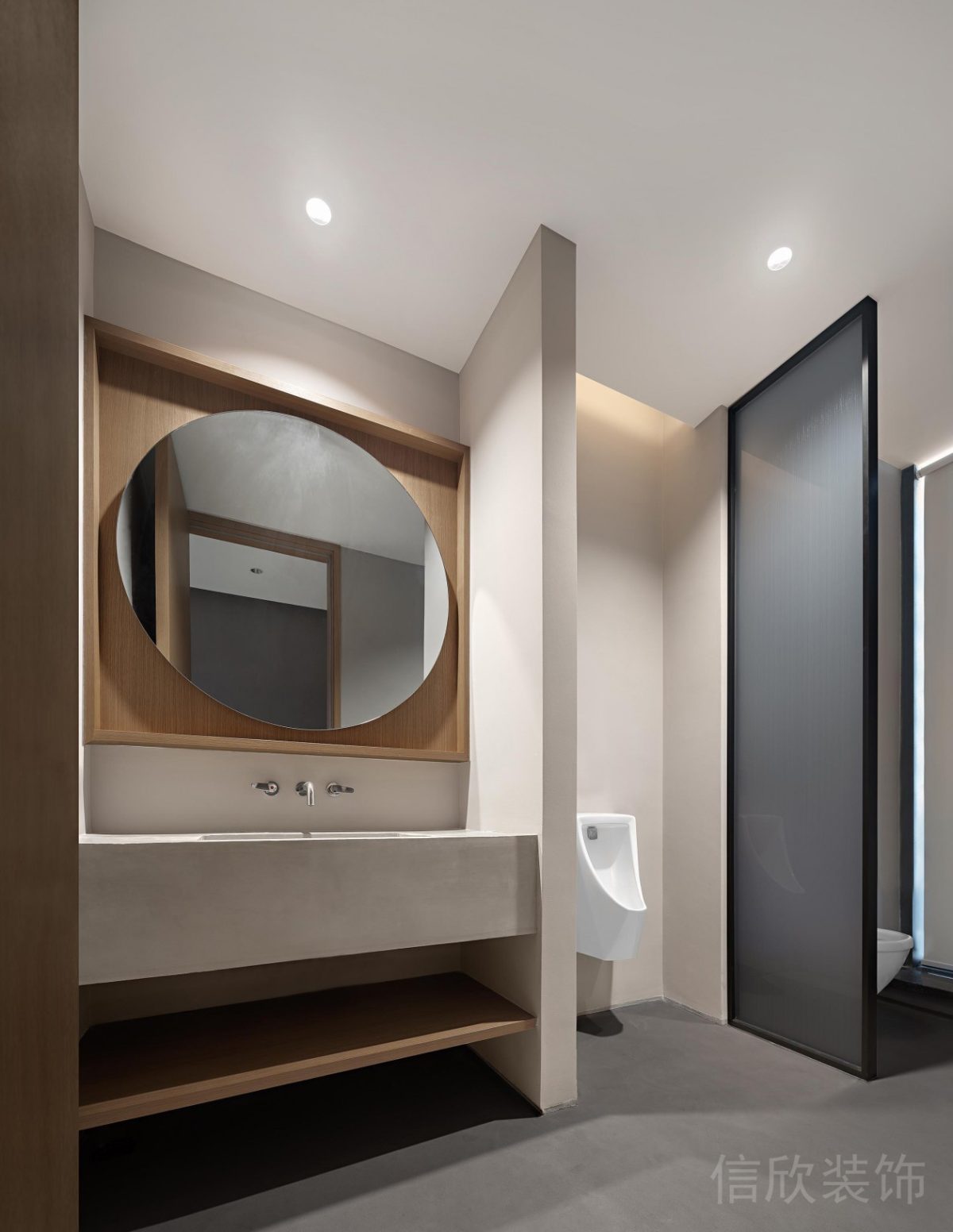 圓形鏡面現(xiàn)代簡約風(fēng)洗手間原木風(fēng)衛(wèi)生間裝修設(shè)計(jì)