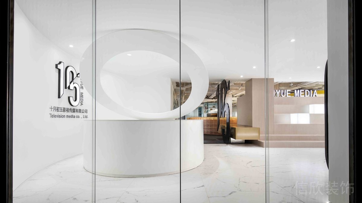 智能玻璃平推門(mén)裝修白色辦公室大門(mén)裝修