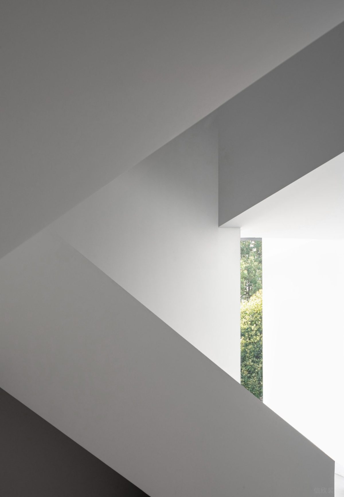 辦公室現(xiàn)代極簡風裝修設(shè)計白色效果鏤空隔斷效果