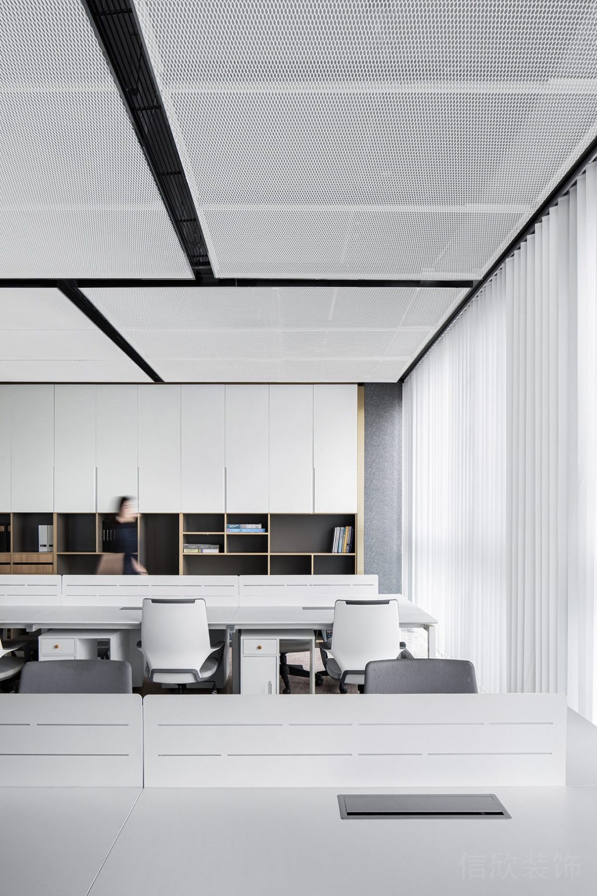 辦公室裝修設(shè)計(jì)金屬洞洞板鋁合材質(zhì)工位效果圖