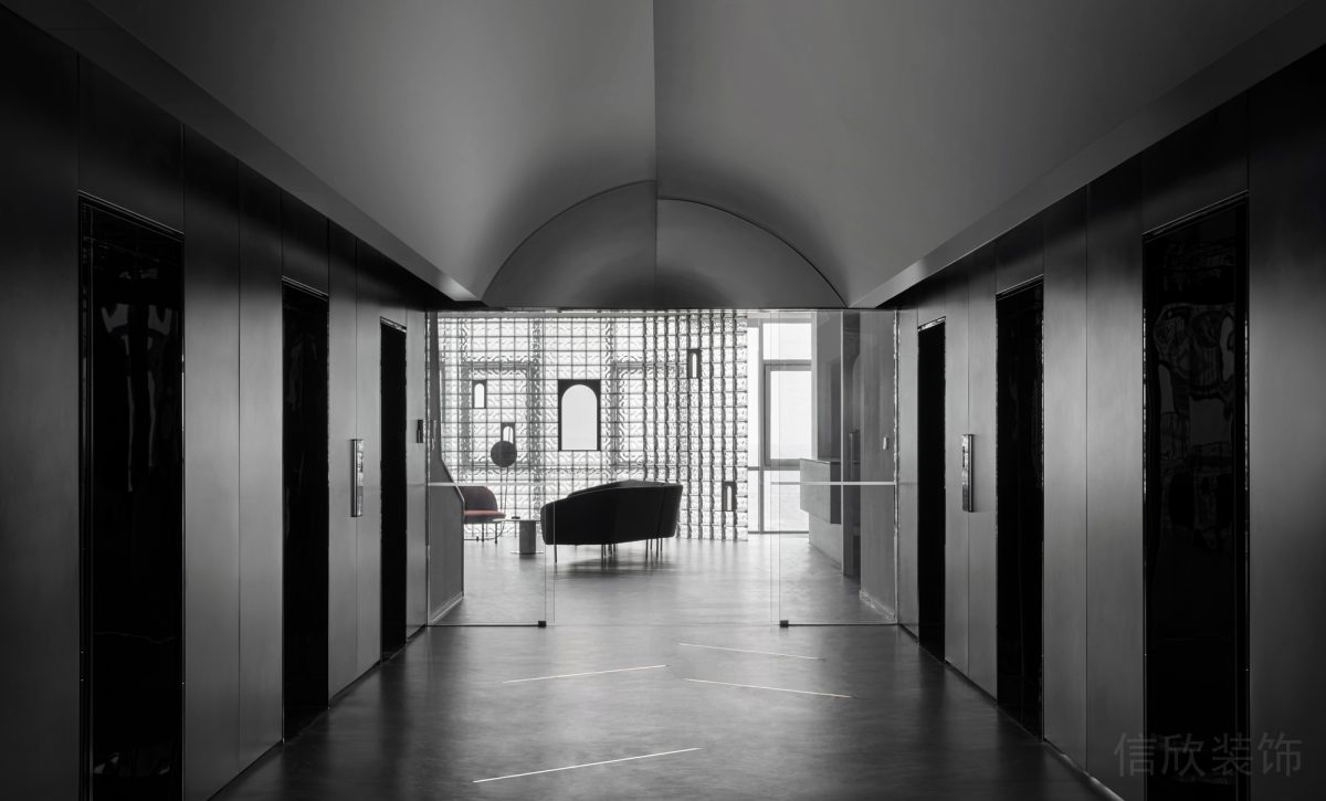 電梯等候區(qū)域裝修玻璃隔斷效果拱形設(shè)計天花