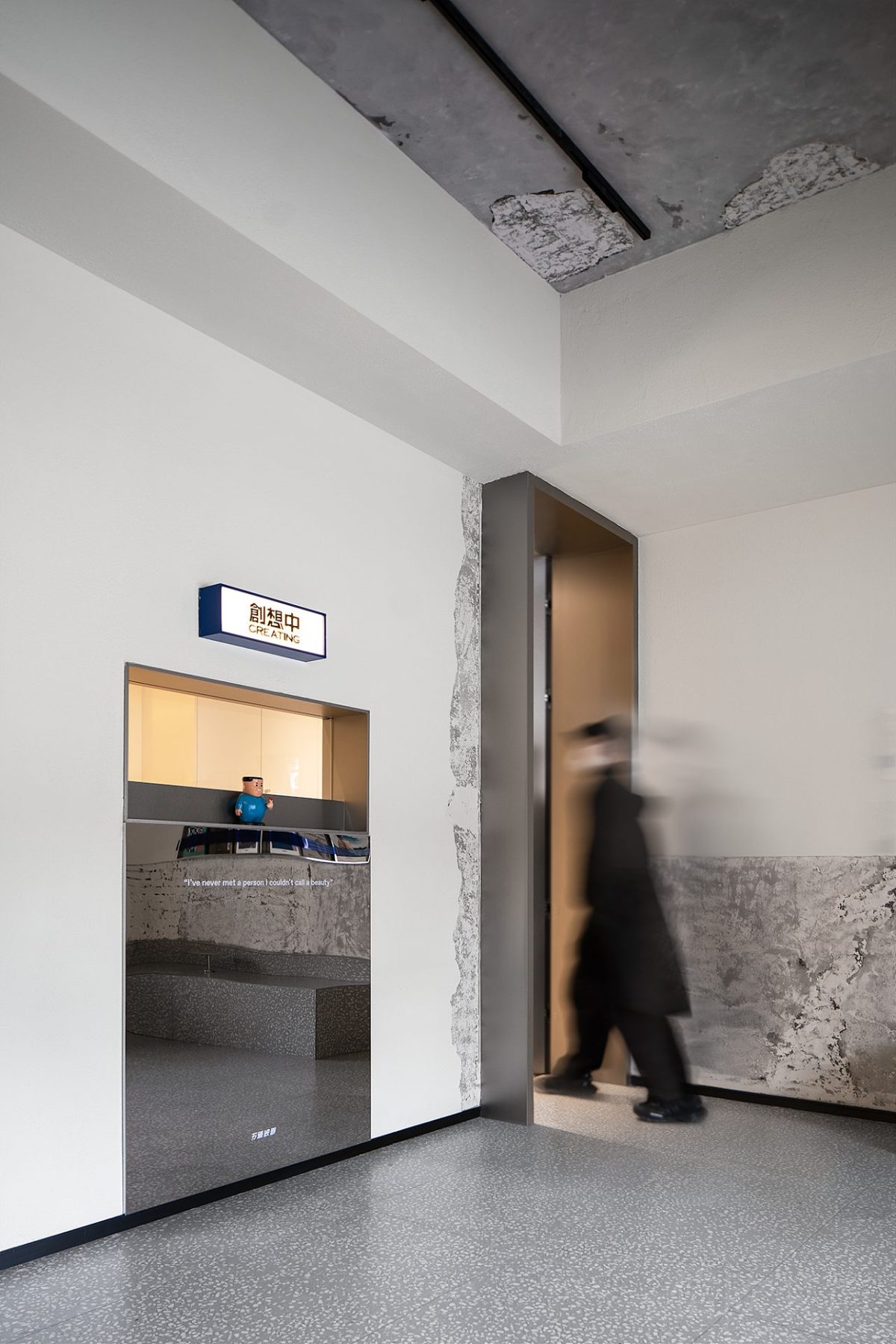 復(fù)古工業(yè)風(fēng)辦公室裝修燈飾習(xí)慣出餐口設(shè)計(jì)效果金屬門(mén)框設(shè)計(jì)過(guò)道