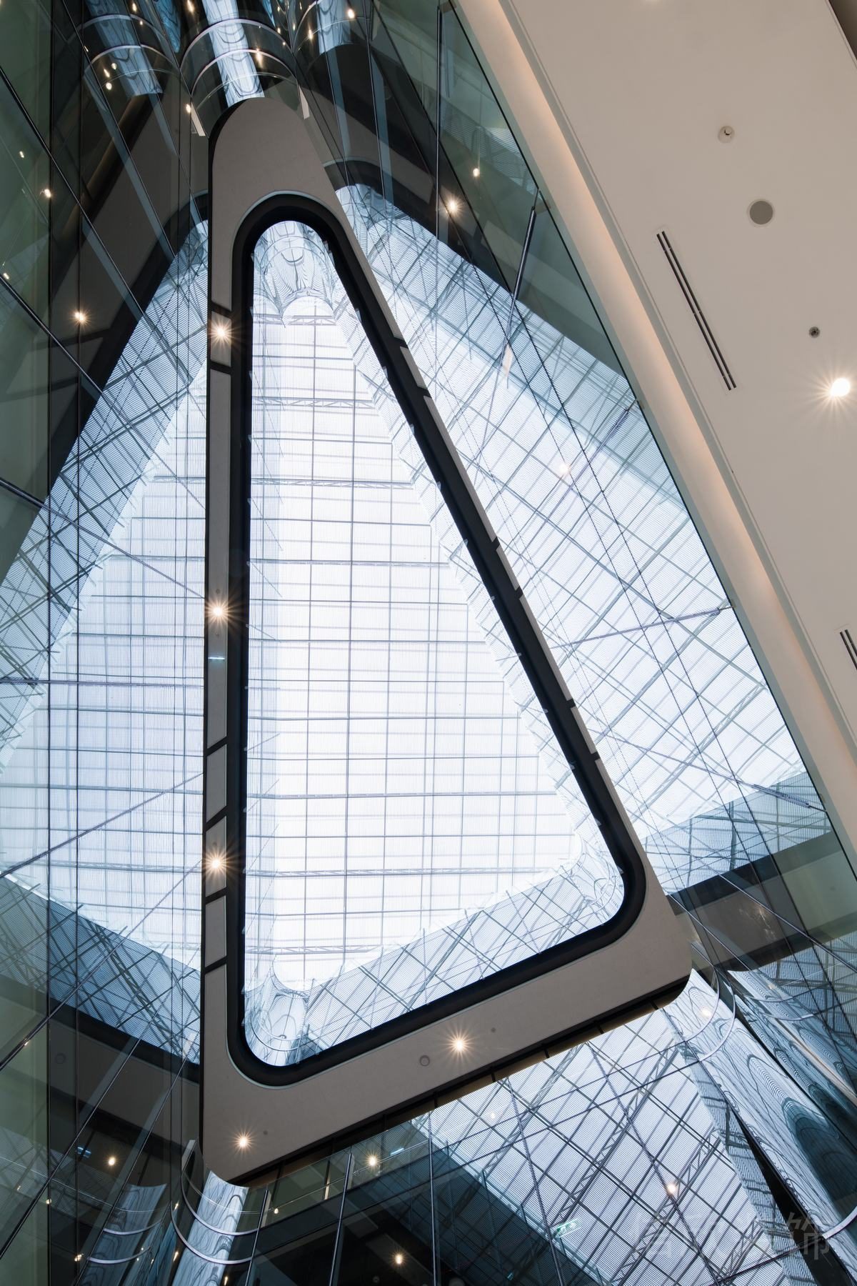 高透玻璃墻壁裝修遮陽(yáng)玻璃天花板辦公室設(shè)計(jì)圖