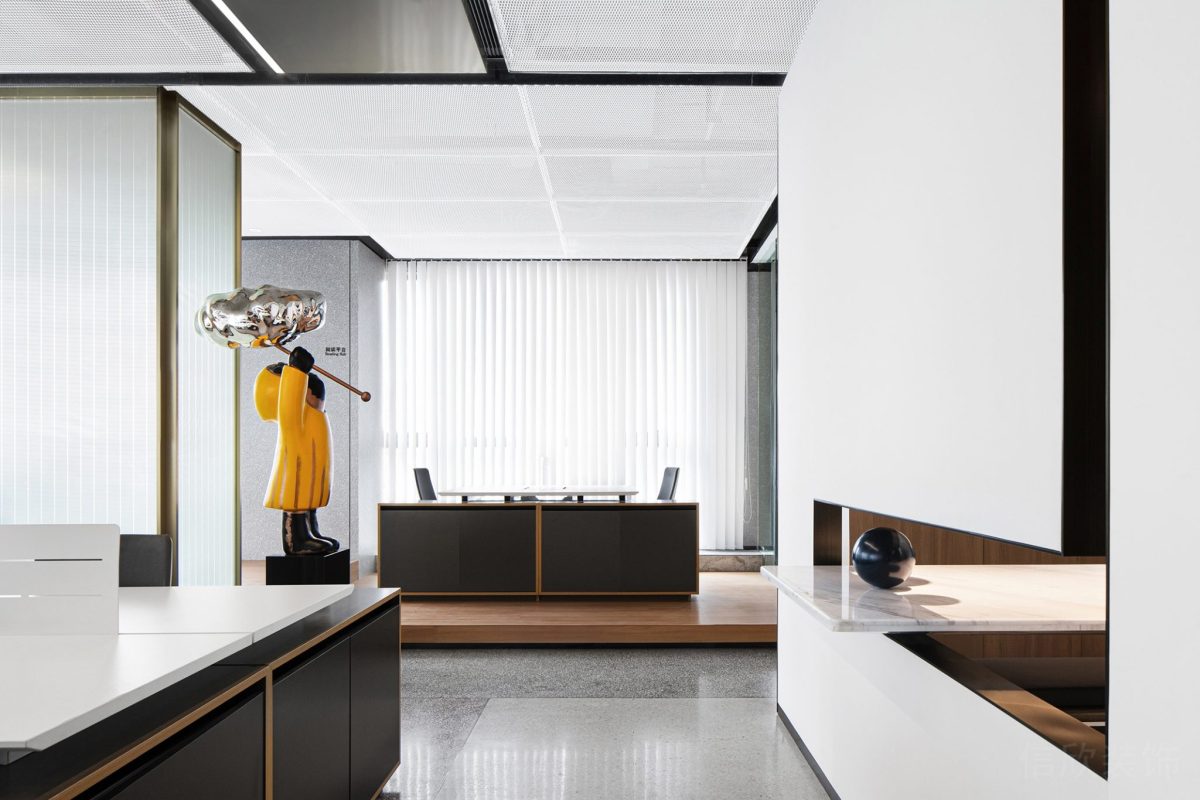 黑白色調(diào)現(xiàn)代簡(jiǎn)約風(fēng)辦公室效果鏤空墻體隔斷圖