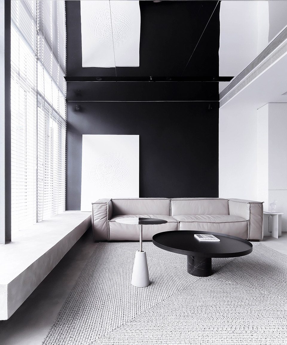 黑色墻體設(shè)計裝修皮革沙發(fā)裝修效果地毯設(shè)計簡約風(fēng)家裝