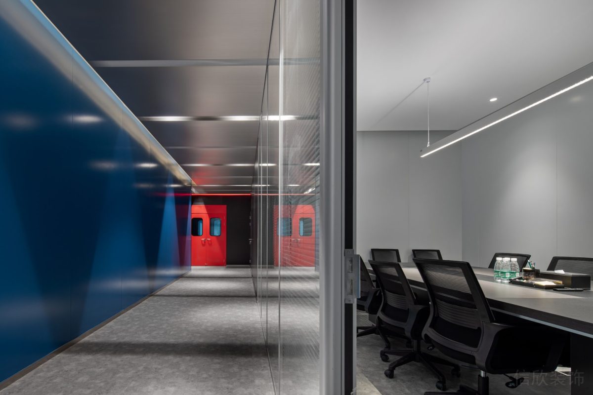 會(huì)議室裝修設(shè)計(jì)效果圖天花吊頂燈飾設(shè)計(jì)克萊因藍(lán)墻體環(huán)保涂料裝修