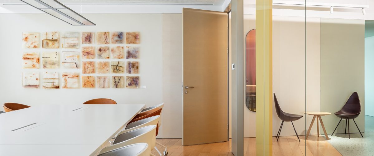 會(huì)議室裝修渲染面料設(shè)計(jì)墻體裝修玻璃隔斷木質(zhì)效果工作室