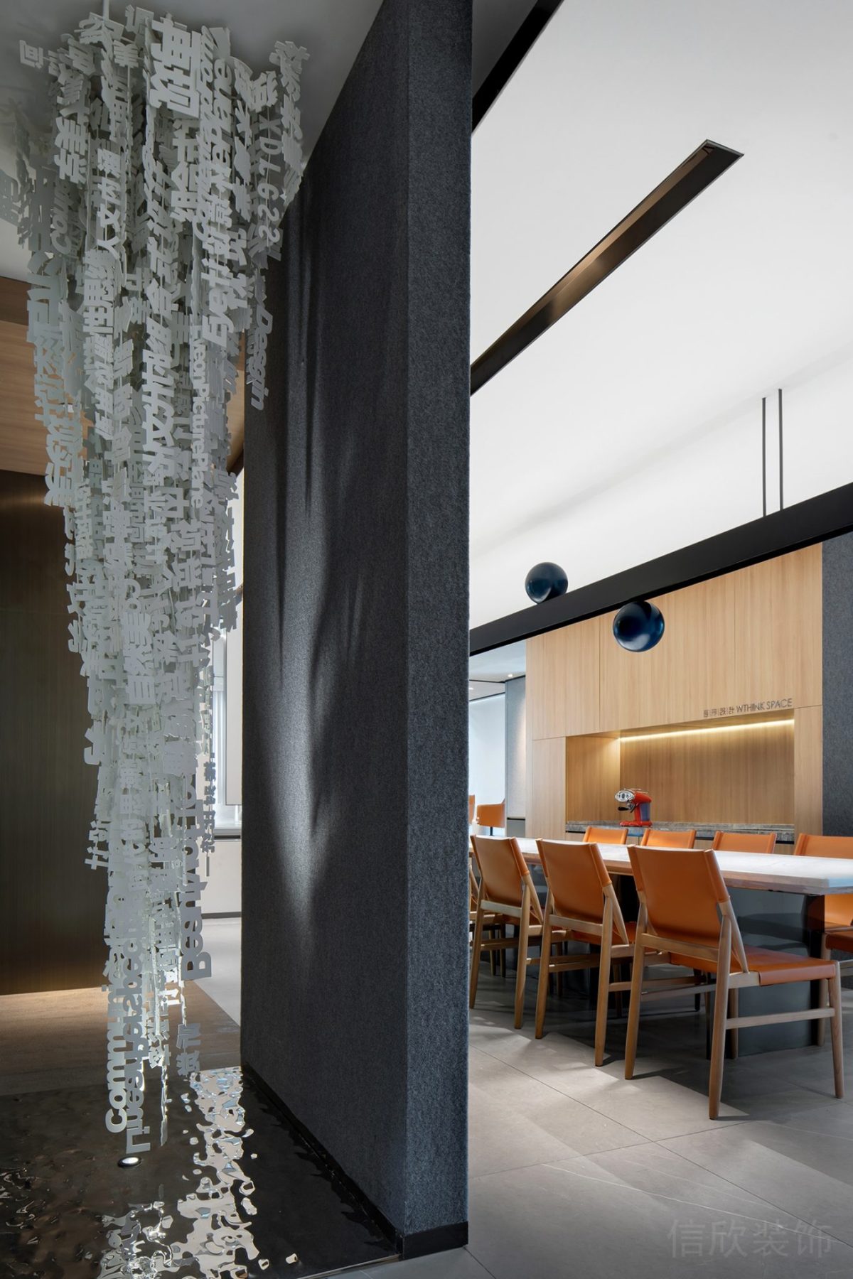 剪紙藝術(shù)裝修辦公室過(guò)道裝置設(shè)計(jì)灰色調(diào)墻體隔斷辦公室