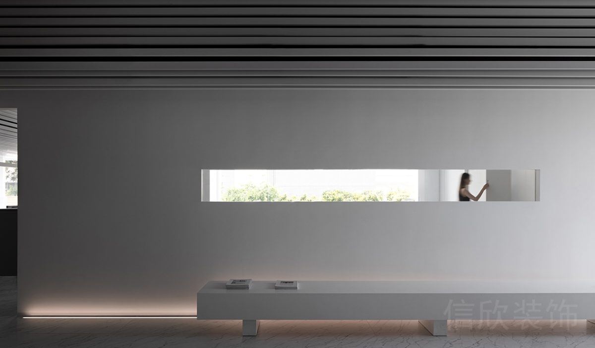 鏤空墻體設(shè)計圖辦公室走廊效果長椅白色設(shè)計實(shí)景圖