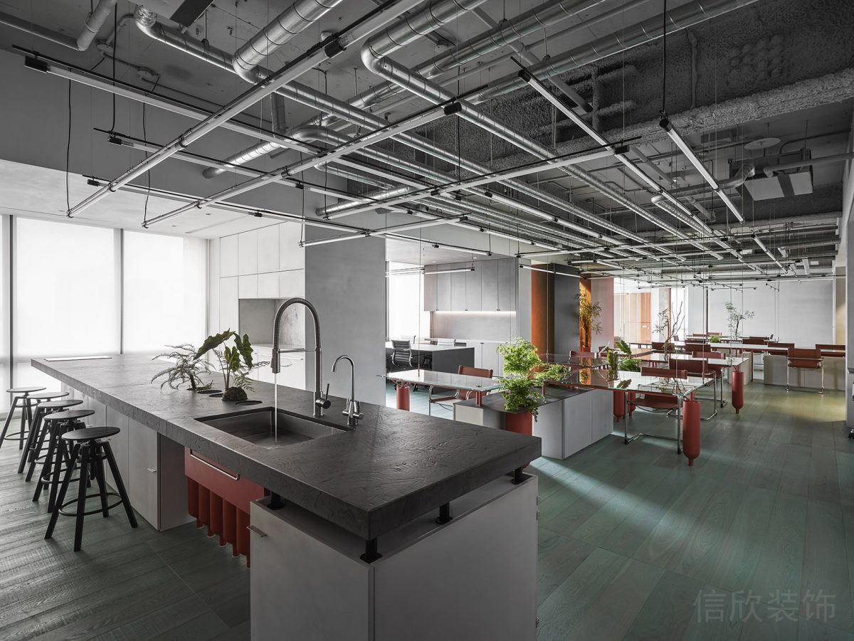 現(xiàn)代工業(yè)風(fēng)紅色洗手池茶水間裝修設(shè)計效果直線式長桌