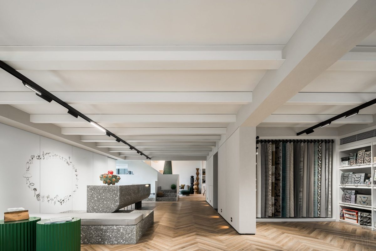 原木風地板裝修設計辦公室窗簾選股區(qū)域效果裝修前臺區(qū)大廳效果