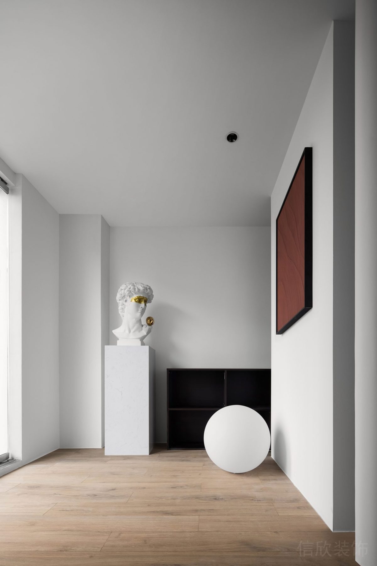 藝術(shù)感設(shè)計(jì)木飾面木板效果大衛(wèi)藝術(shù)擺件極簡風(fēng)日式辦公室效果圖