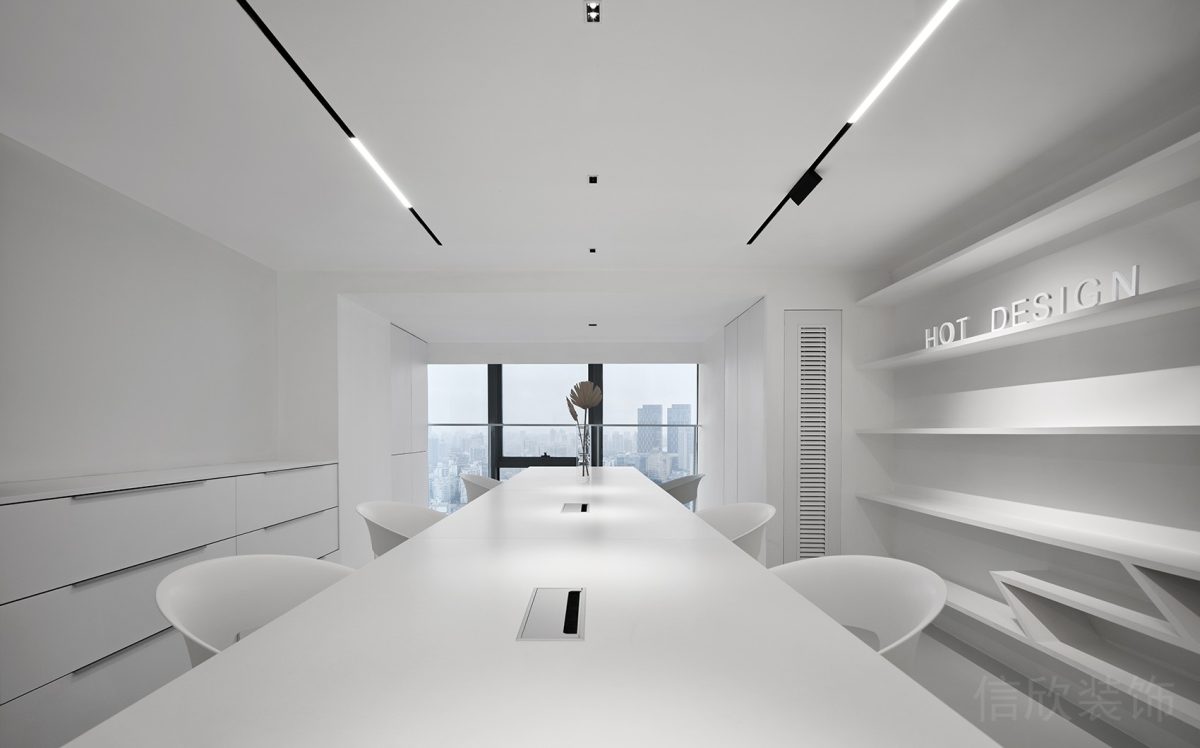 直線式長(zhǎng)桌白色設(shè)計(jì)燈帶效果射燈儲(chǔ)物柜裝修中央空調(diào)裝修圖