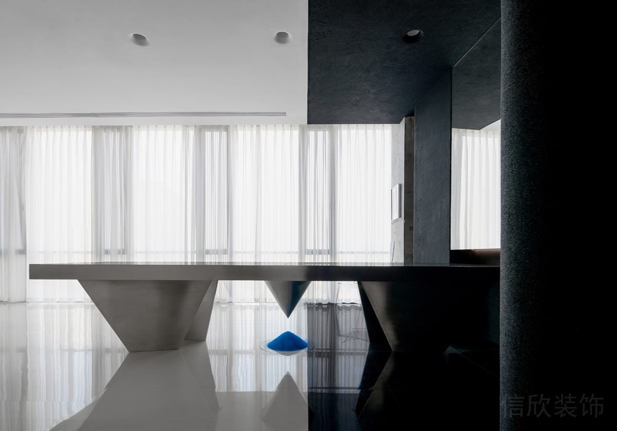 黑白色調(diào)裝修幾何效果裝修對稱式裝修辦公室遮光簾效果