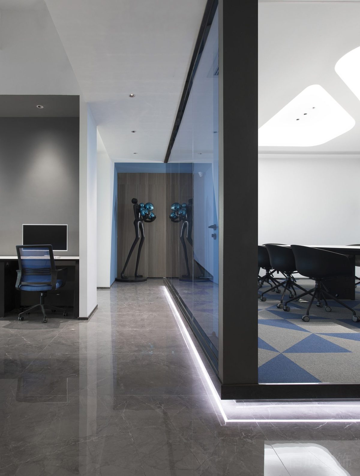 藍(lán)色會(huì)議室墻體隔斷裝修設(shè)計(jì)效果燈飾設(shè)計(jì)環(huán)形燈帶瓷磚木質(zhì)材質(zhì)設(shè)計(jì)過(guò)道