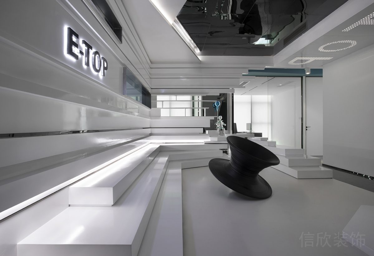 墻體燈飾設計過道階梯式白色員工休息區(qū)辦公室裝修鏡面科技感天花