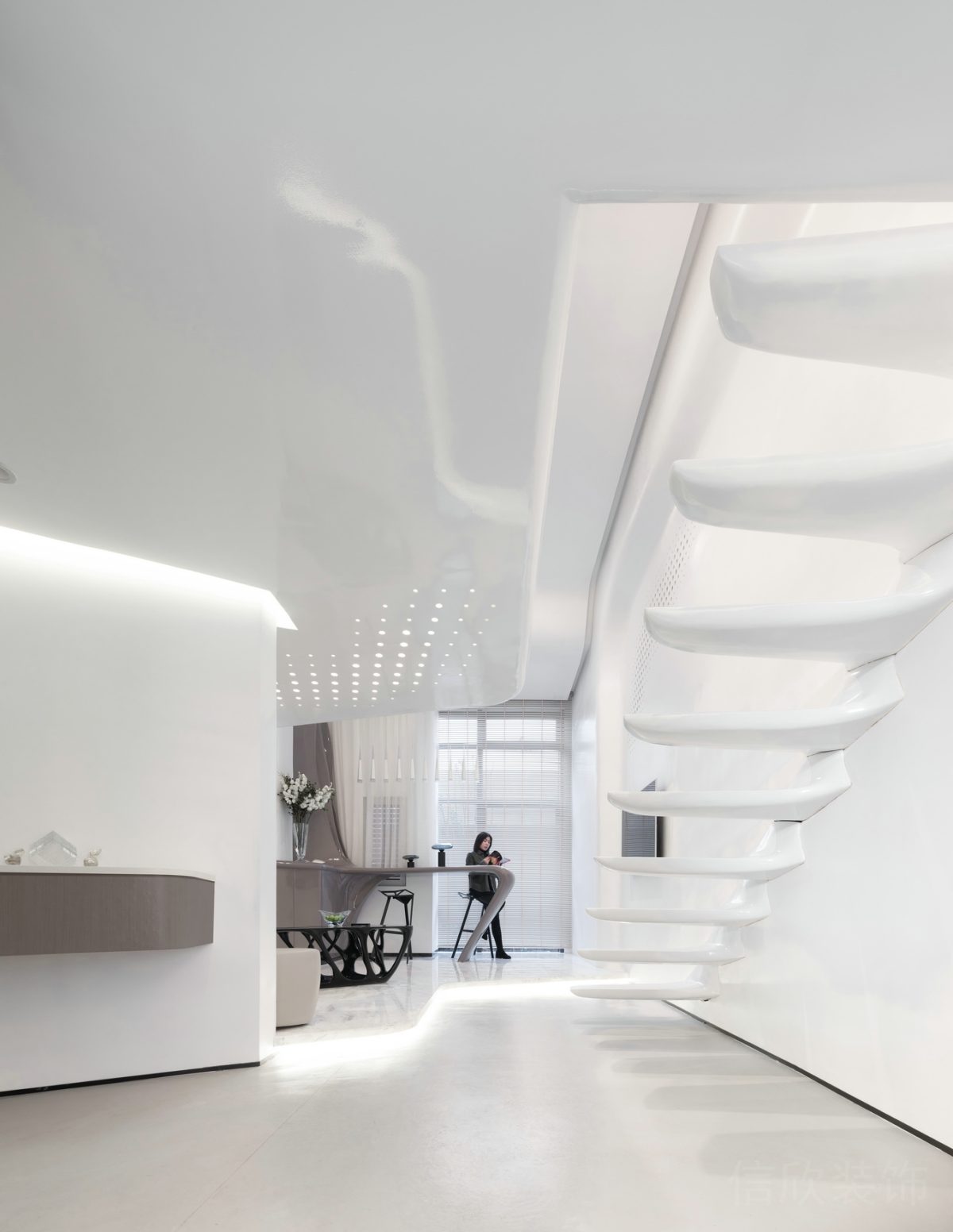 無邊扶手白色琺瑯烤漆階梯鏤空過道設(shè)計(jì)效果燈飾效果辦公室