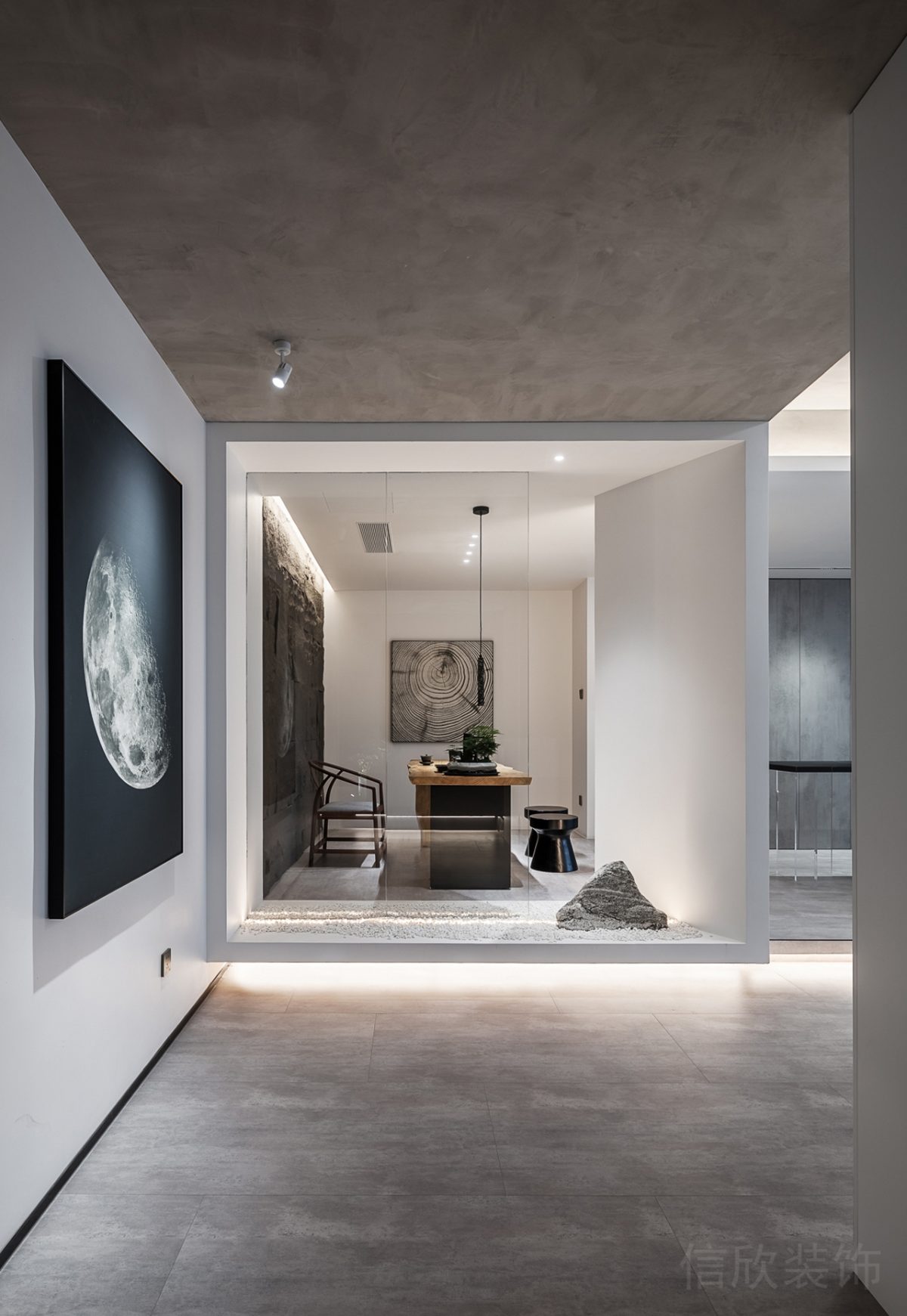 現(xiàn)代工業(yè)風地臺燈飾設(shè)計效果中式風奇石設(shè)計環(huán)形白色設(shè)計玻璃隔斷工作室裝修