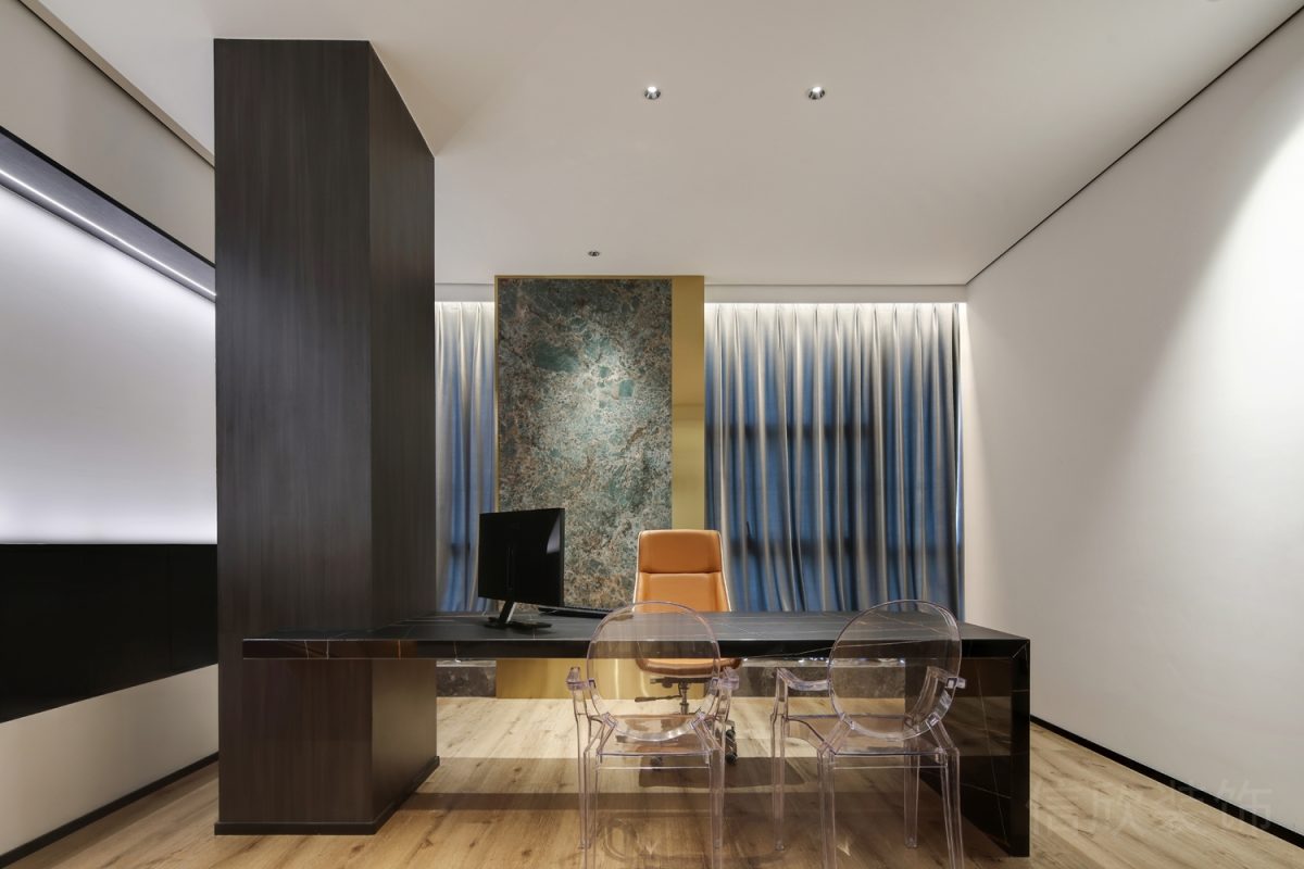 亞克力座椅設計裝修墻柱設計黑色內(nèi)嵌式環(huán)形工作桌大理石墻體設計花色肌理效果