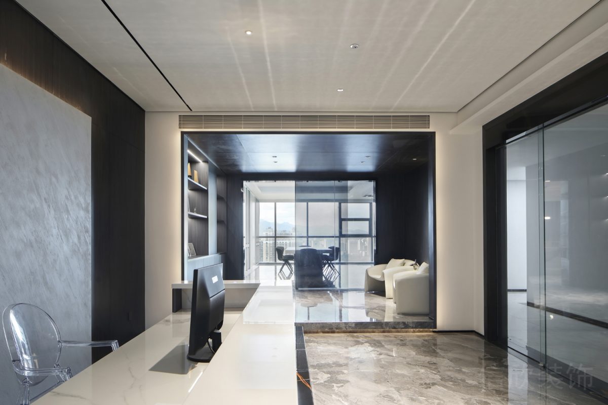 亞克力座椅直線式瓷磚設計長桌裝修天花現(xiàn)代簡約風設計玻璃智能隔斷效果