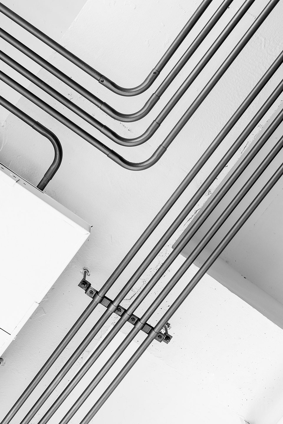 辦公室裝修設計天花金屬管道工業(yè)風設計極簡風細節(jié)處理裝修圖