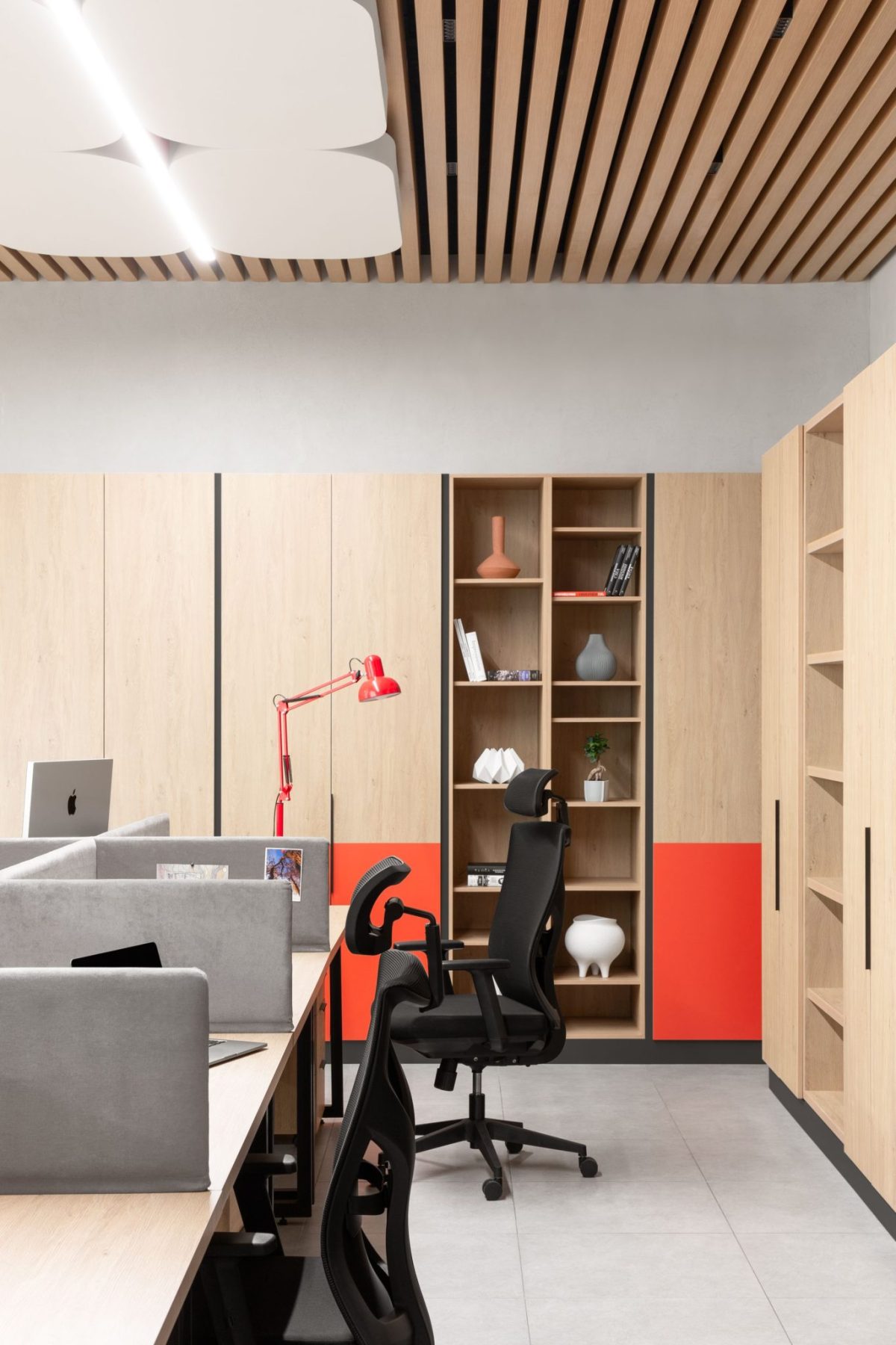 公共辦公區(qū)楓木木紋書柜