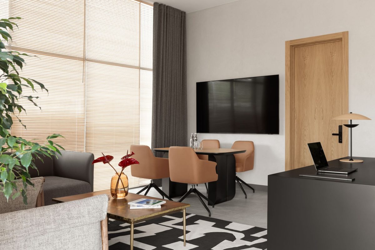 總經(jīng)理辦公室黃色皮質(zhì)辦公椅